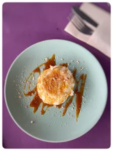 Panna cotta, salsa al caramele e Amaretti duri