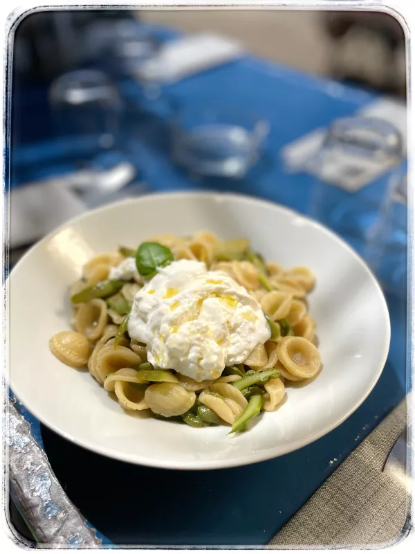 Tagliatelline n°204 alle asparagi e burrata 