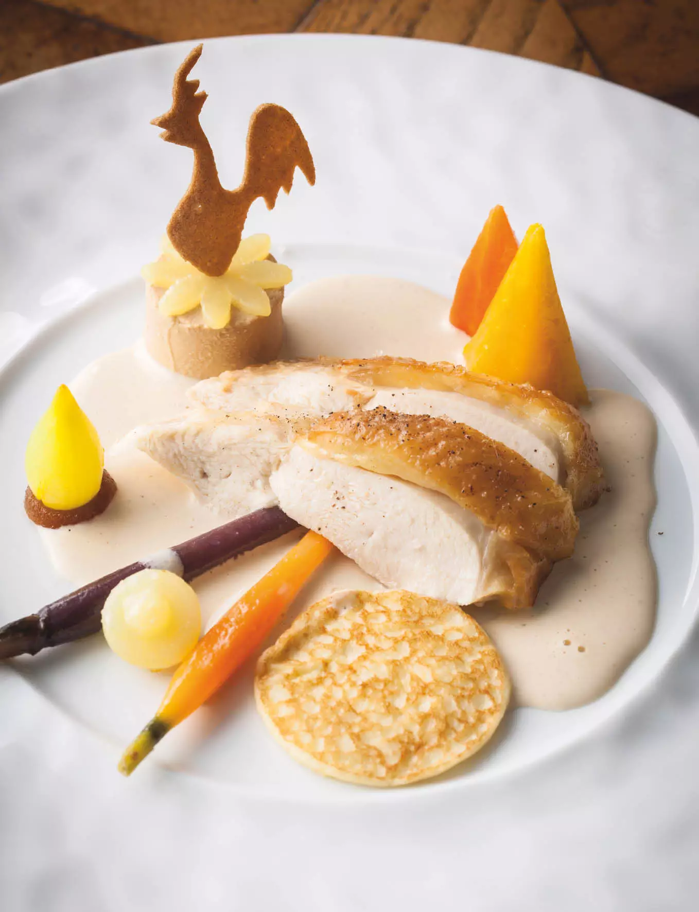 Volaille de Bresse « Élisa Blanc », sauce foie gras au champagne